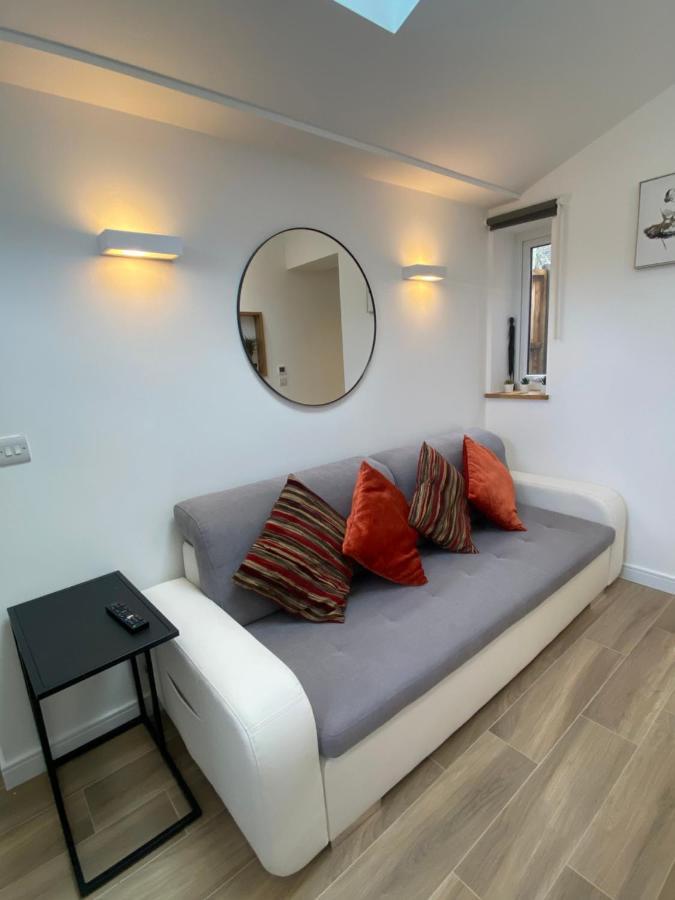 בורהמווד Lovely And Modern Studio Apartment. מראה חיצוני תמונה