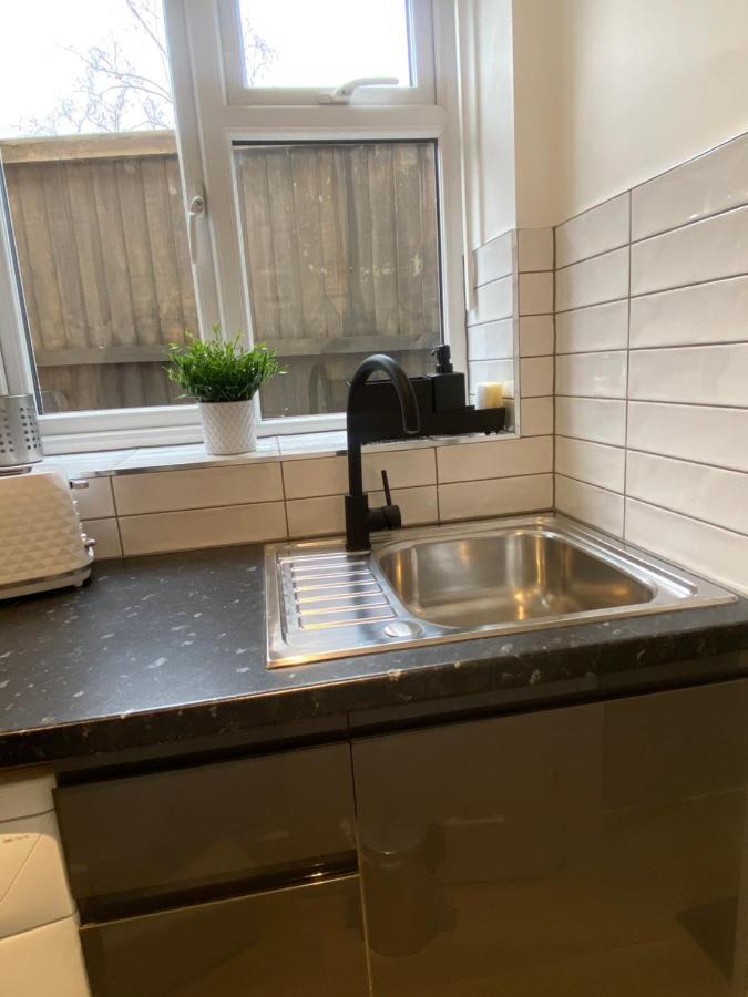 בורהמווד Lovely And Modern Studio Apartment. מראה חיצוני תמונה